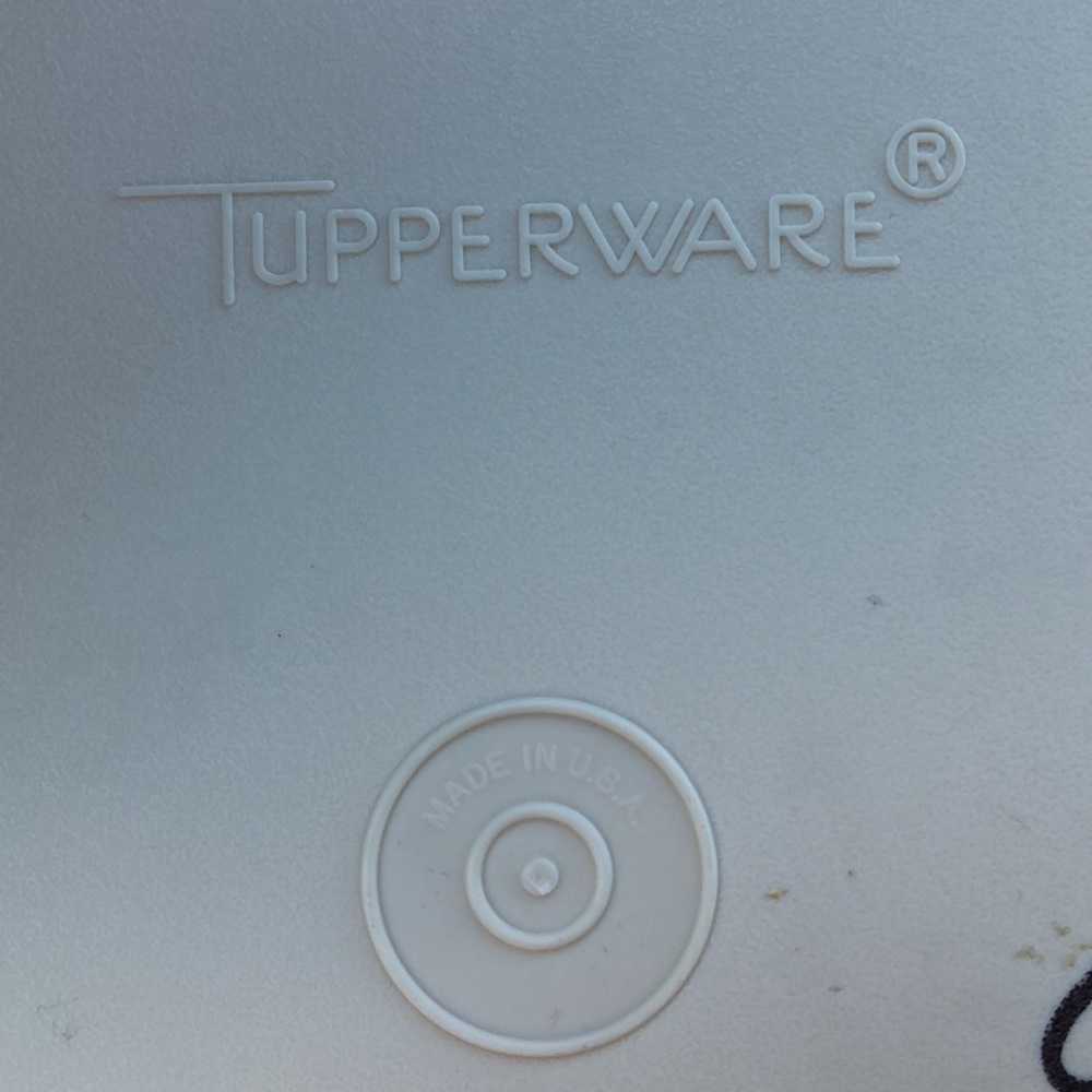 Tupperware vintage food trays (two) one white, one almond color - Picture 2 of 2